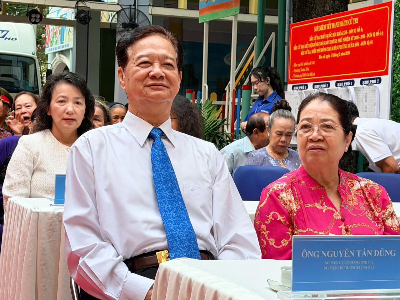 Nguyên Thủ tướng Chính phủ Nguyễn Tấn Dũng tham gia bầu cử.