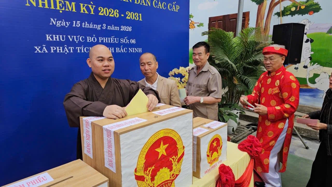 Chư tăng, phật tử tích cực tham gia ngày hội bầu cử