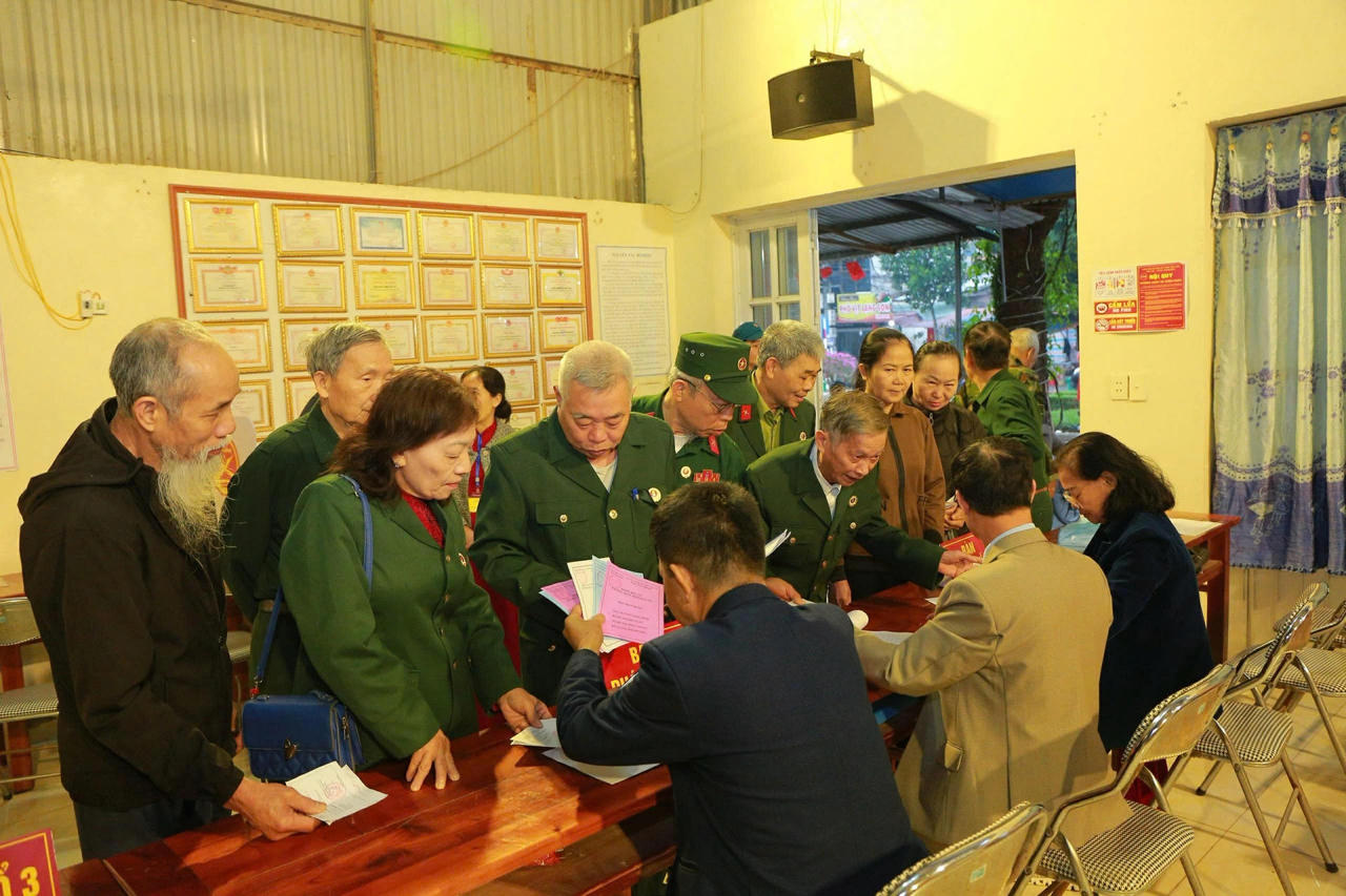 Cử tri Thái Nguyên hân hoan trong ngày bầu cử