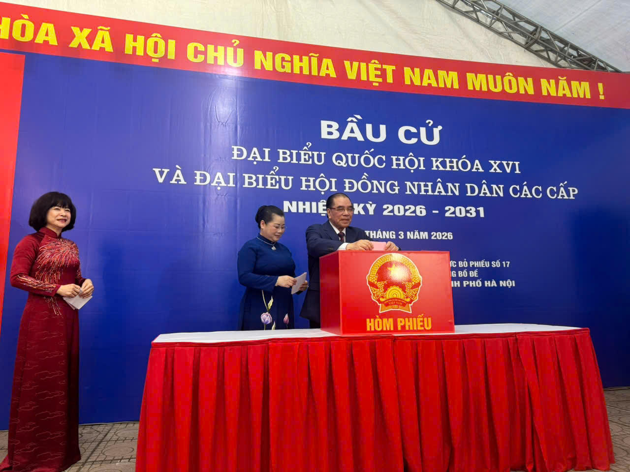 Các nguyên lãnh đạo Đảng, Nhà nước bỏ phiếu bầu cử