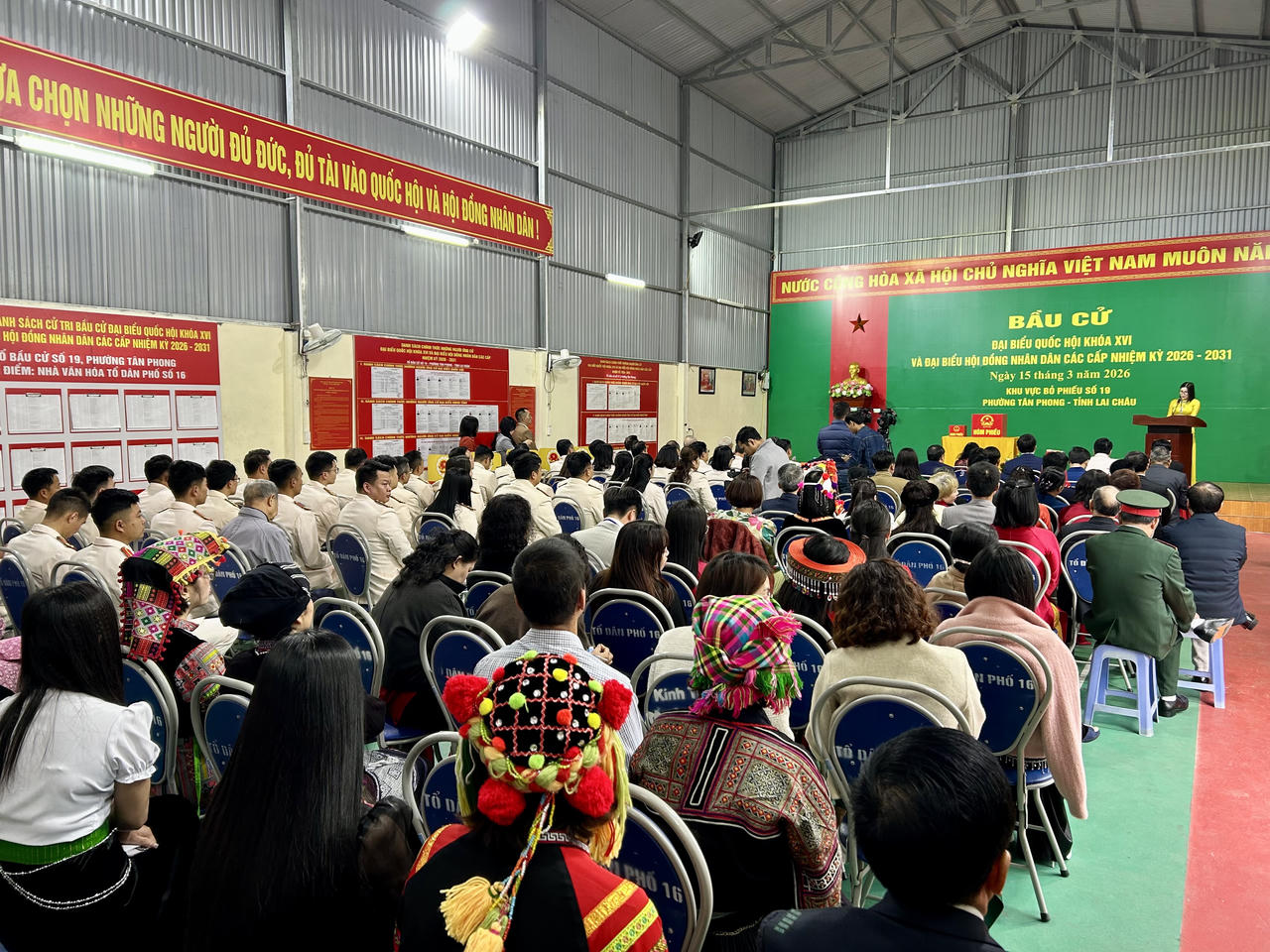 Ngay sau diễn văn khai mạc, các đại biểu và cử tri được nghe thể lệ bầu cử; nội quy phòng bỏ phiếu. 