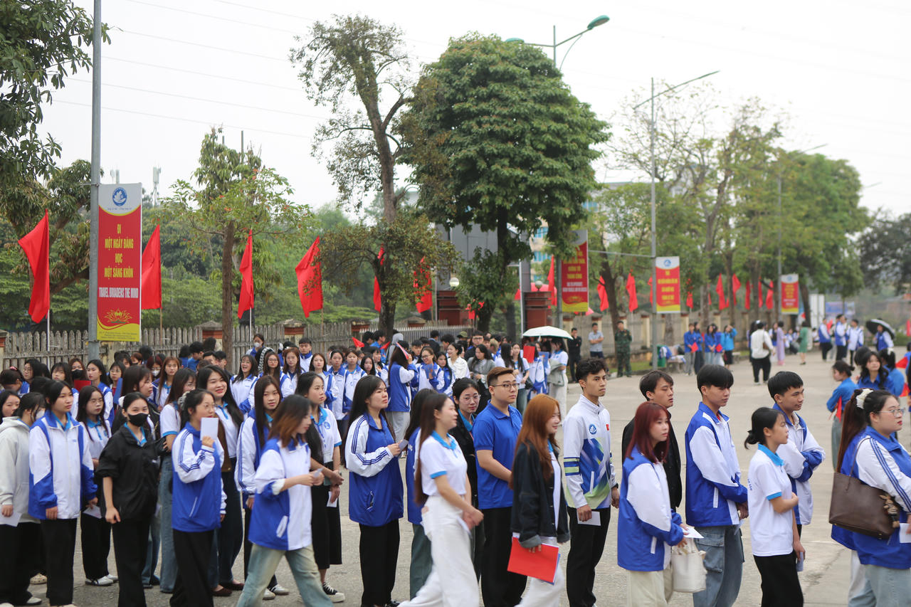 Cử tri Thái Nguyên hân hoan trong ngày bầu cử