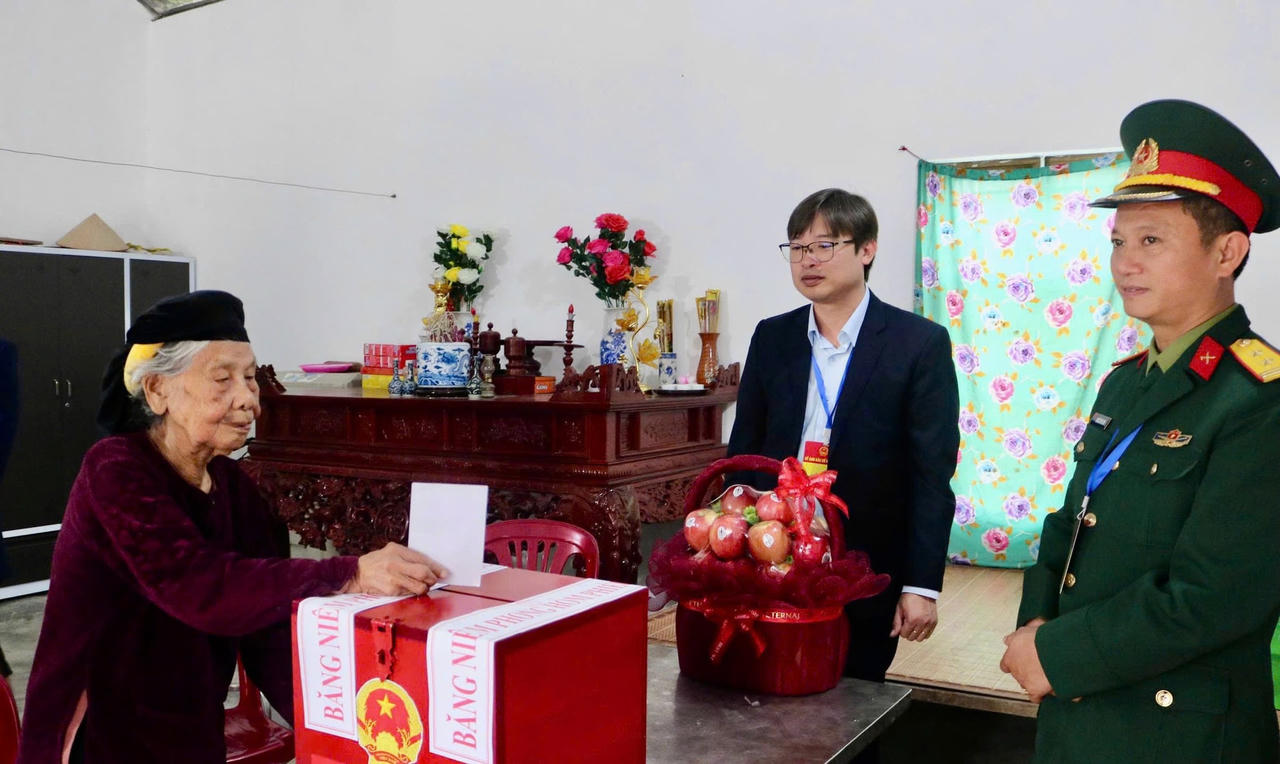 Rộn ràng ngày hội bầu cử tại hai xã Yên Bài và Mỹ Đức, TP Hà Nội