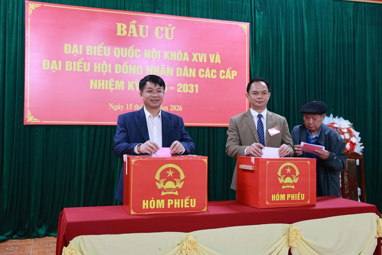 Cử tri Thái Nguyên hân hoan trong ngày bầu cử