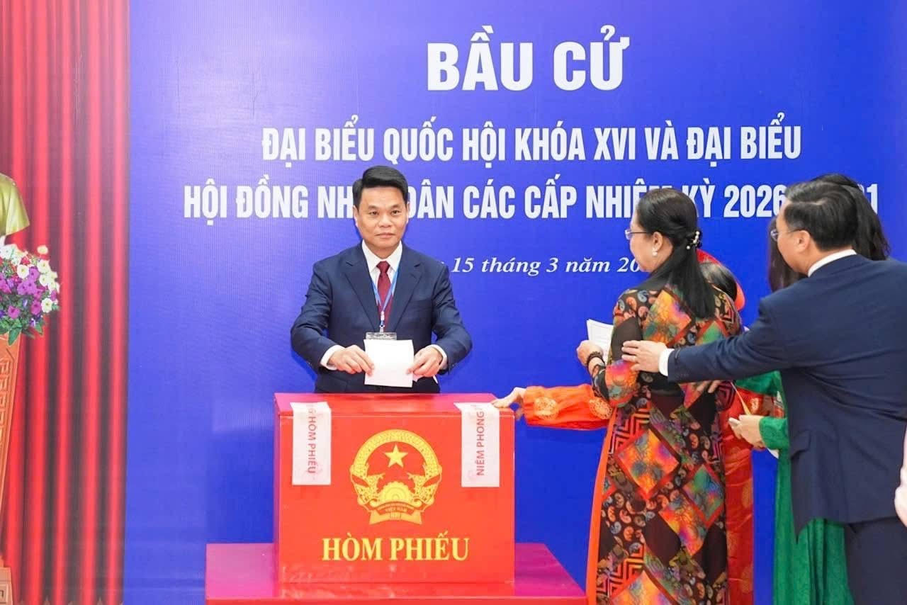 Không khí ngày hội non sông tại các điểm bầu cử ở Hải Phòng