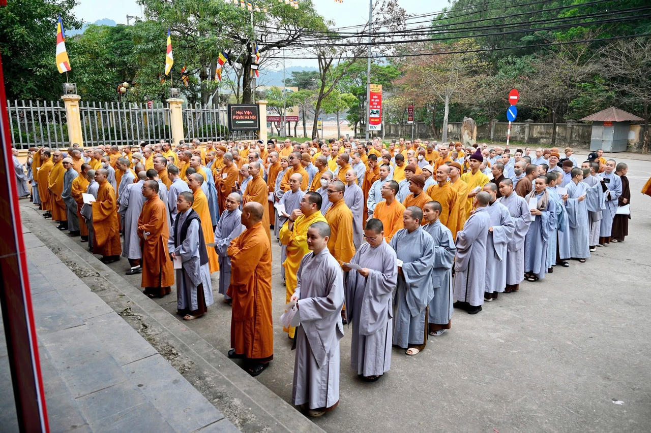 Chư tăng, phật tử tích cực tham gia ngày hội bầu cử