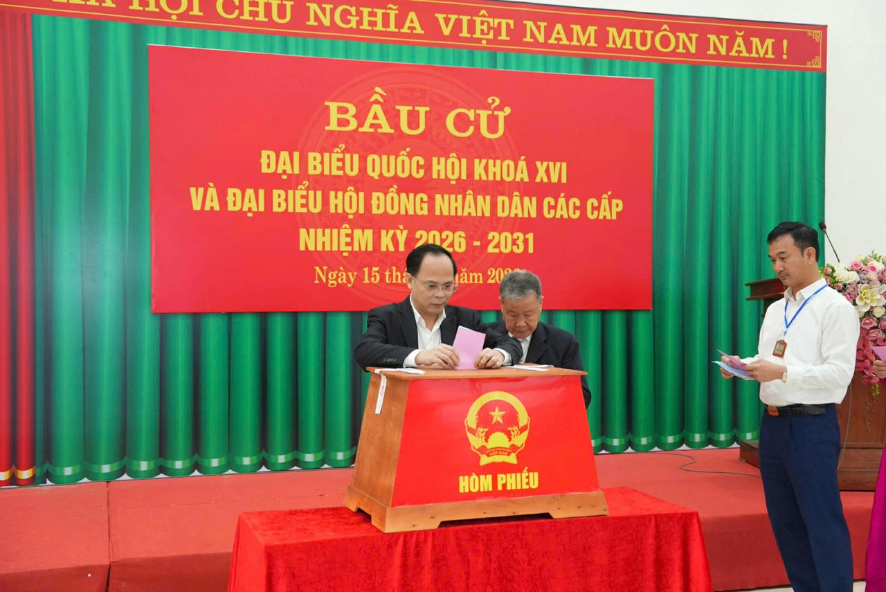 Cử tri Thái Nguyên hân hoan trong ngày bầu cử