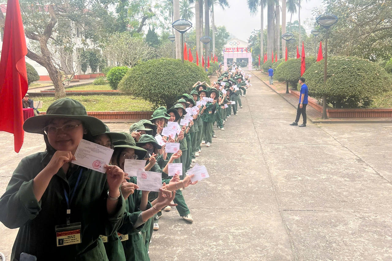 1.798 sinh viên HLU bỏ phiếu tại nơi học quân sự