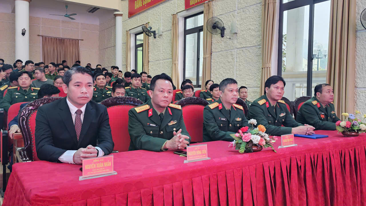 Cử tri Lào Cai hăng hái tham gia bầu cử