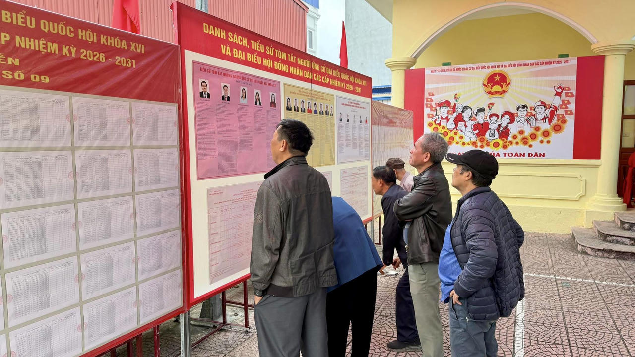 Không khí ngày hội non sông tại các điểm bầu cử ở Hải Phòng