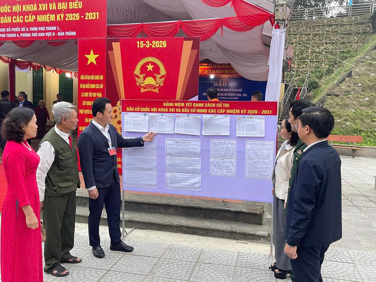 Cử tri Lào Cai hăng hái tham gia bầu cử