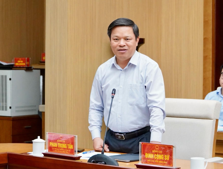 Phó Chủ tịch UBND tỉnh Phú Thọ Phan Trọng Tấn phát biểu thảo luận tại hội nghị.