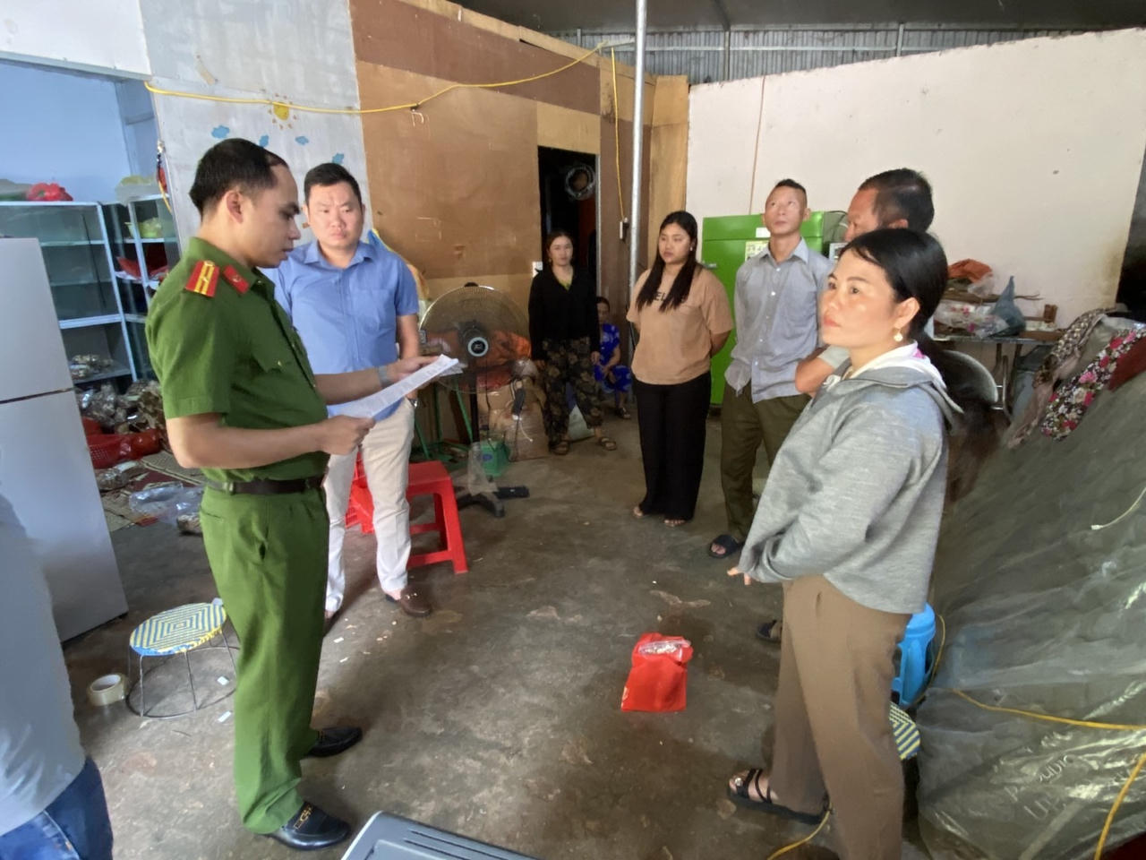 Lật tẩy thủ đoạn hô biến rễ cây rừng thành "thuốc nam" chữa bách bệnh
