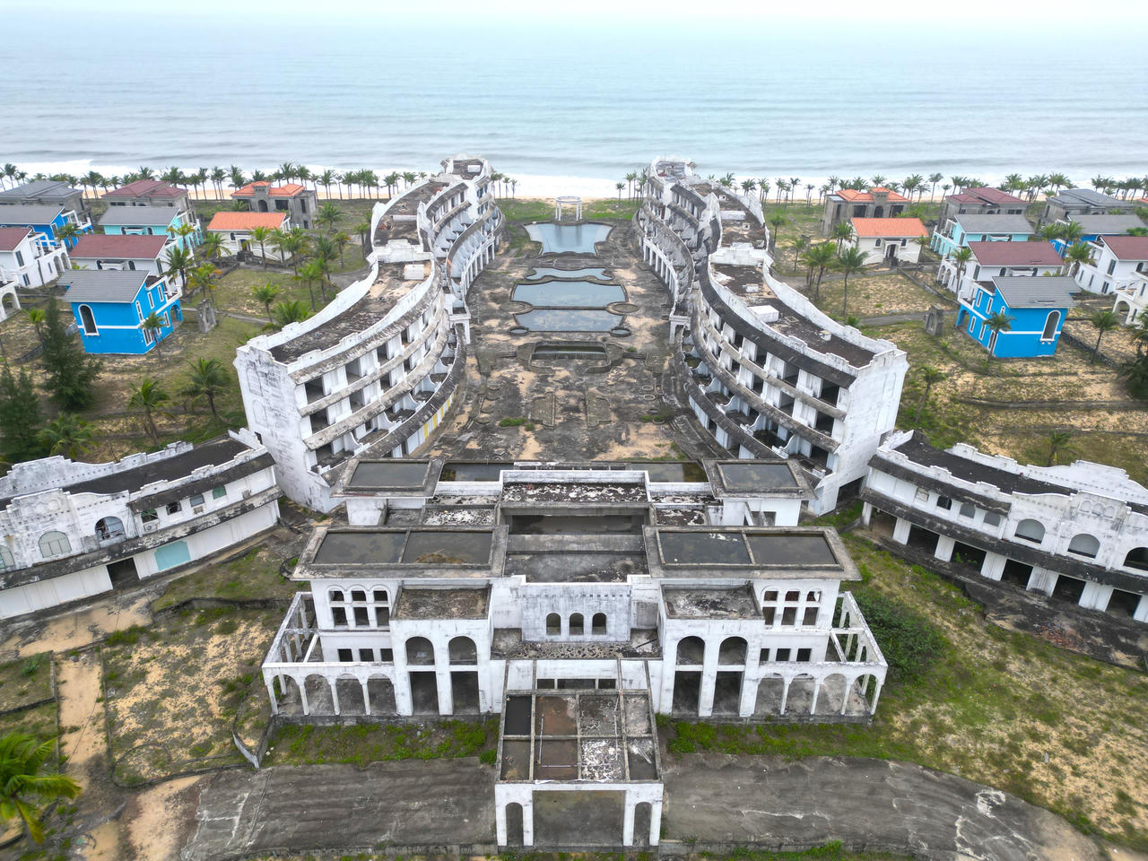 Một dự án du lịch dọc bờ biển Lăng Cô - Cảnh Dương rơi vào tình trạng hoang hóa do nhà đầu tư gặp khó khăn về tài chính