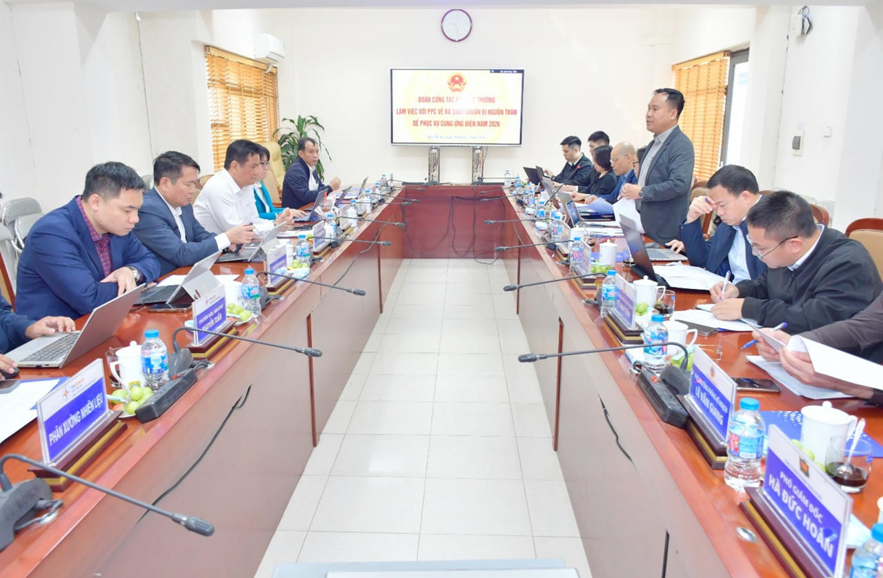 Quang cảnh buổi làm việc.