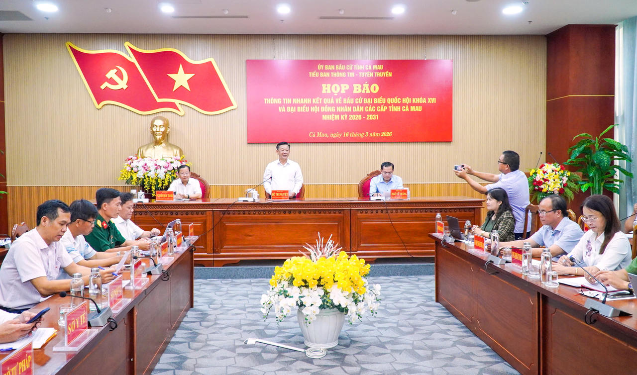 Quang cảnh họp báo.