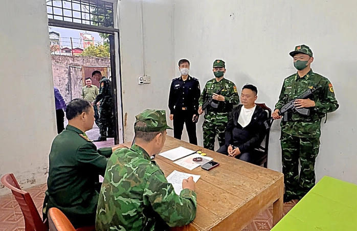 Bắt giữ người nước ngoài vận chuyển trái phép 754g vàng qua cửa khẩu Móng Cái