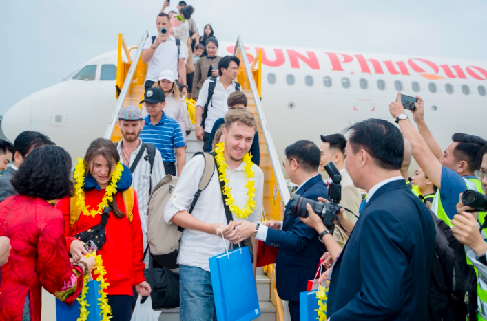 Chuyến bay đầu tiên của Sun PhuQuoc Airways hạ cánh Nha Trang