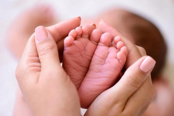 Đề xuất hỗ trợ 2 triệu đồng cho phụ nữ sinh đủ hai con trước 35 tuổi 