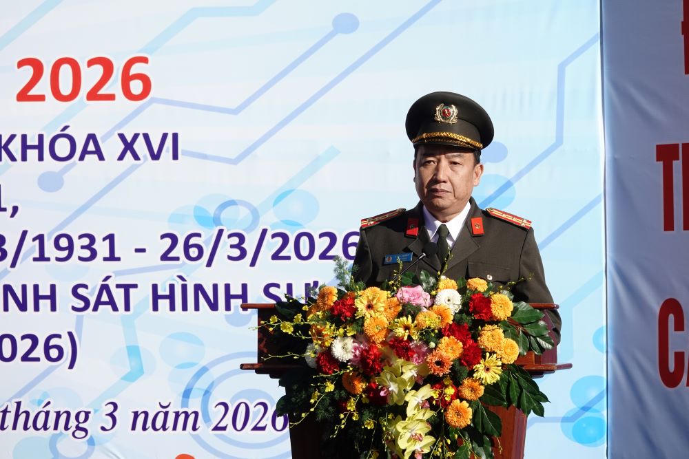 Đại tá Trần Văn Mười - Phó Giám đốc Công an tỉnh Lâm Đồng phát biểu tại Lễ khai mạc.
