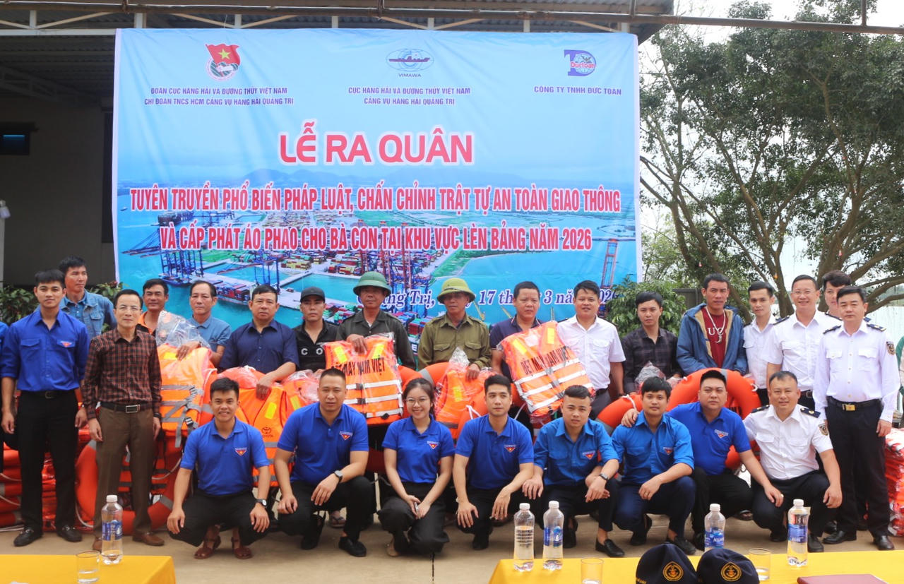 “Mặc áo phao - bảo vệ chính mình”: Thông điệp gửi người dân ven sông Gianh