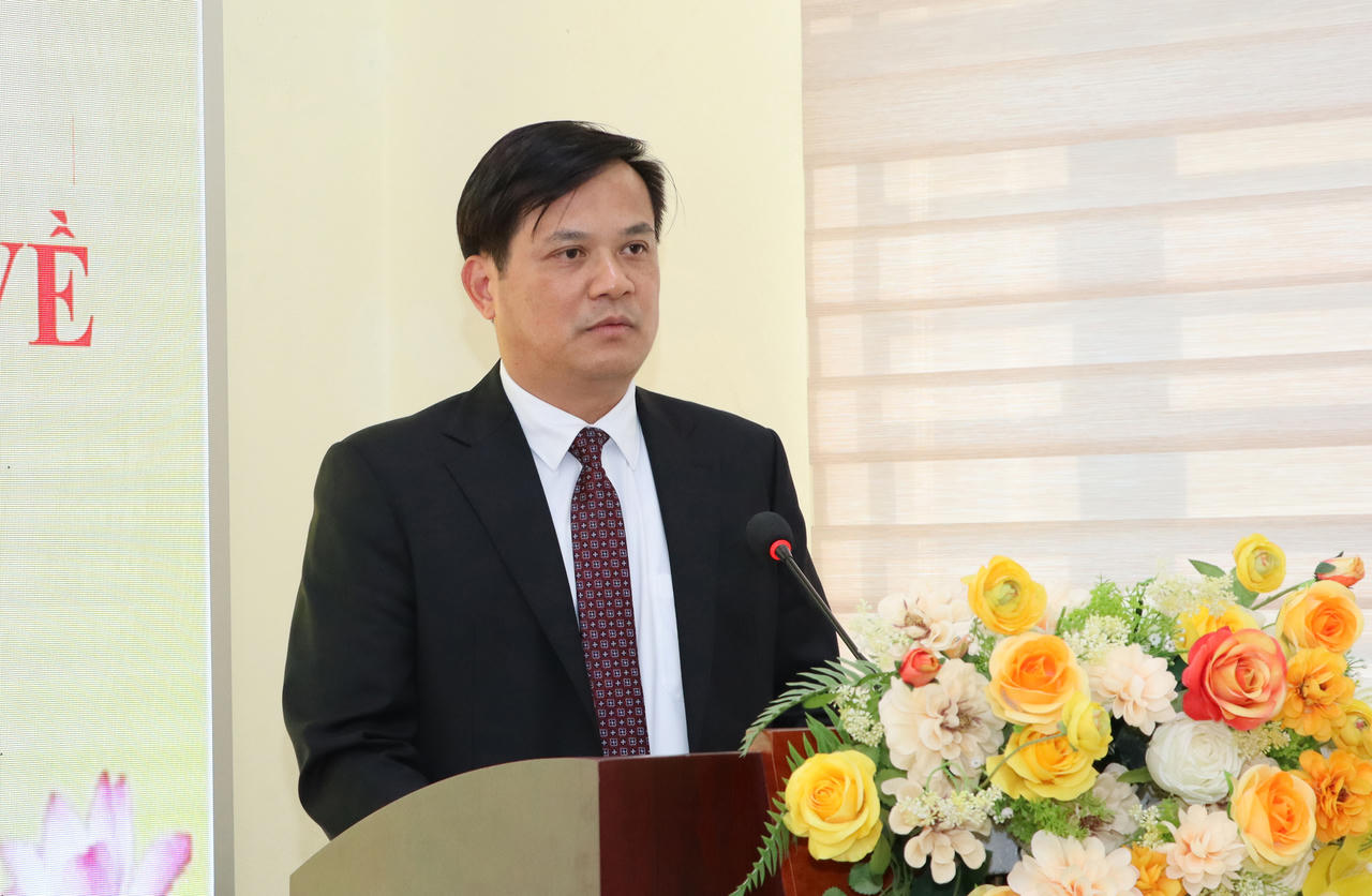 Ông Lò Văn Cương, Phó Chủ tịch Thường trực UBND tỉnh Điện Biên phát biểu tại hội nghị (Ảnh: CTV).