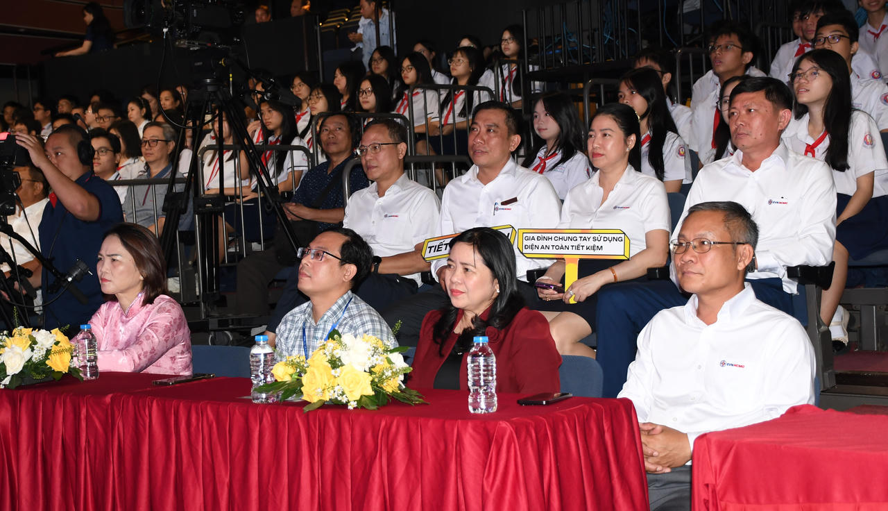 EVNHCMC tiếp tục tổ chức Gameshow truyền hình về sử dụng điện an toàn, tiết kiệm.