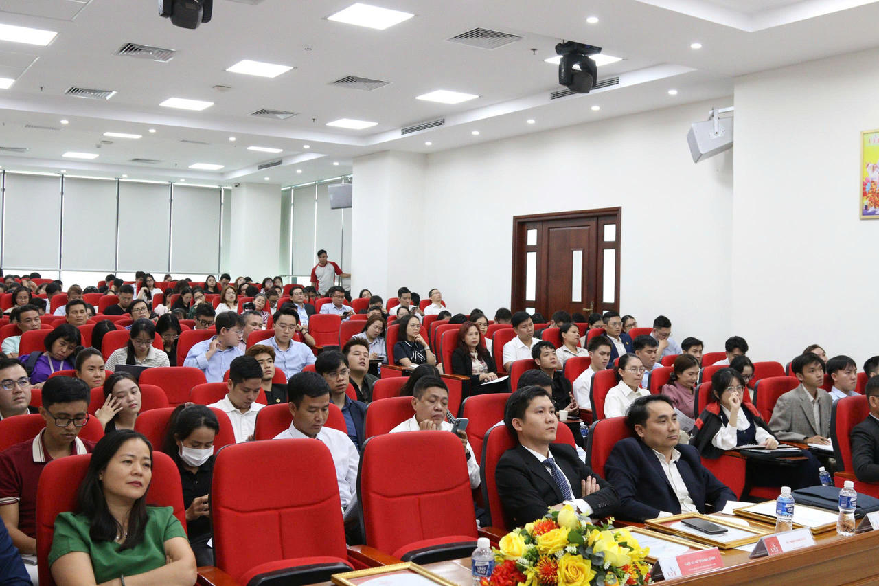 Đại biểu tham dự hội thảo 