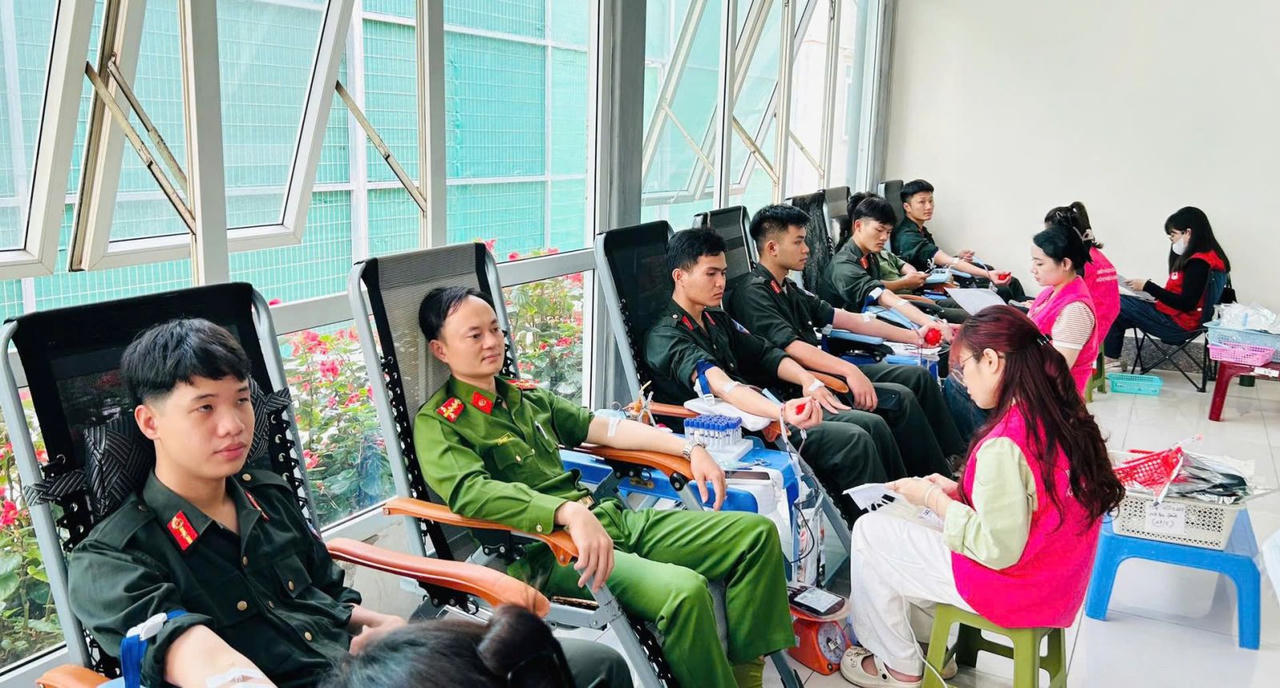 Hơn 450 cán bộ, chiến sĩ Công an Thanh Hóa hiến máu tình nguyện