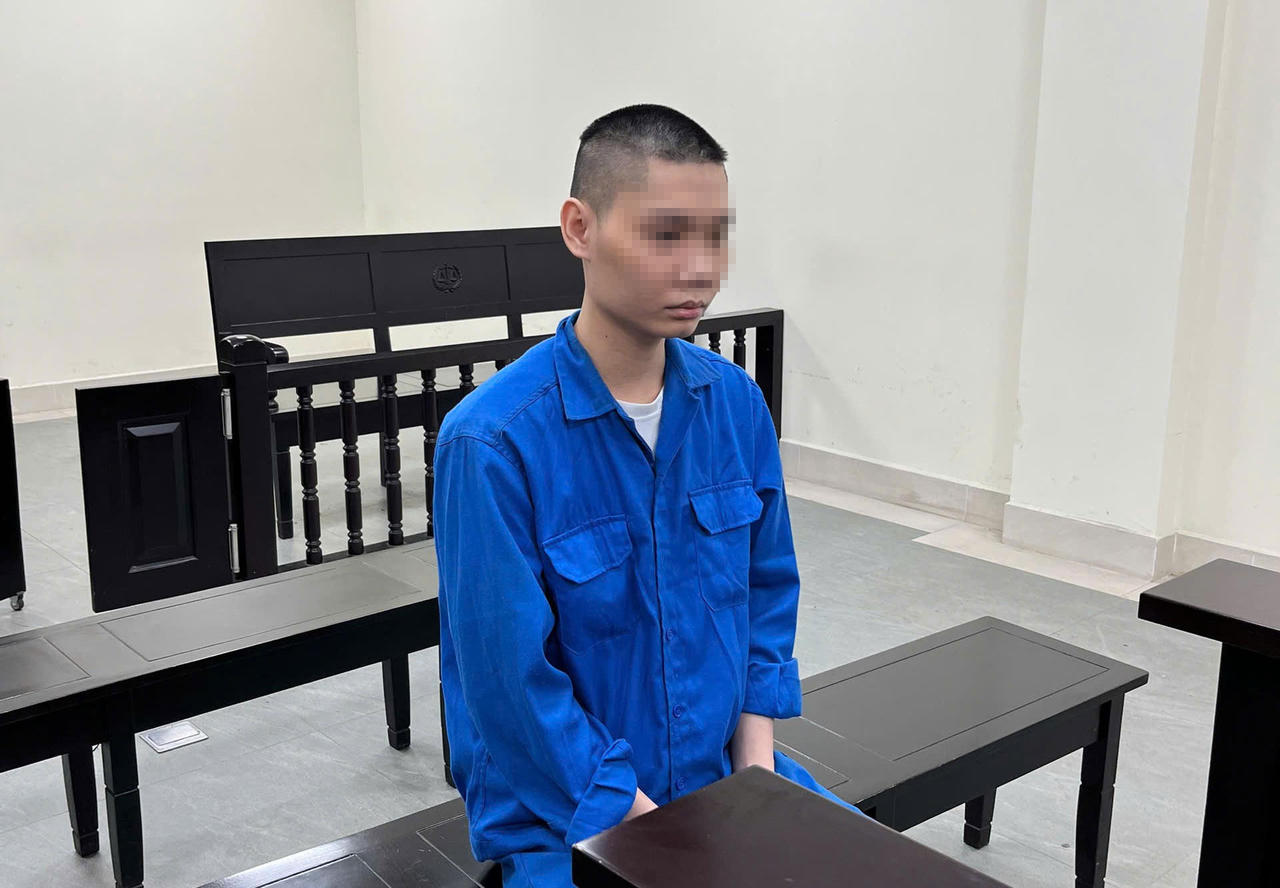 Phóng hỏa đốt nhà người bán xe máy, nam thanh niên lãnh 17 năm tù 