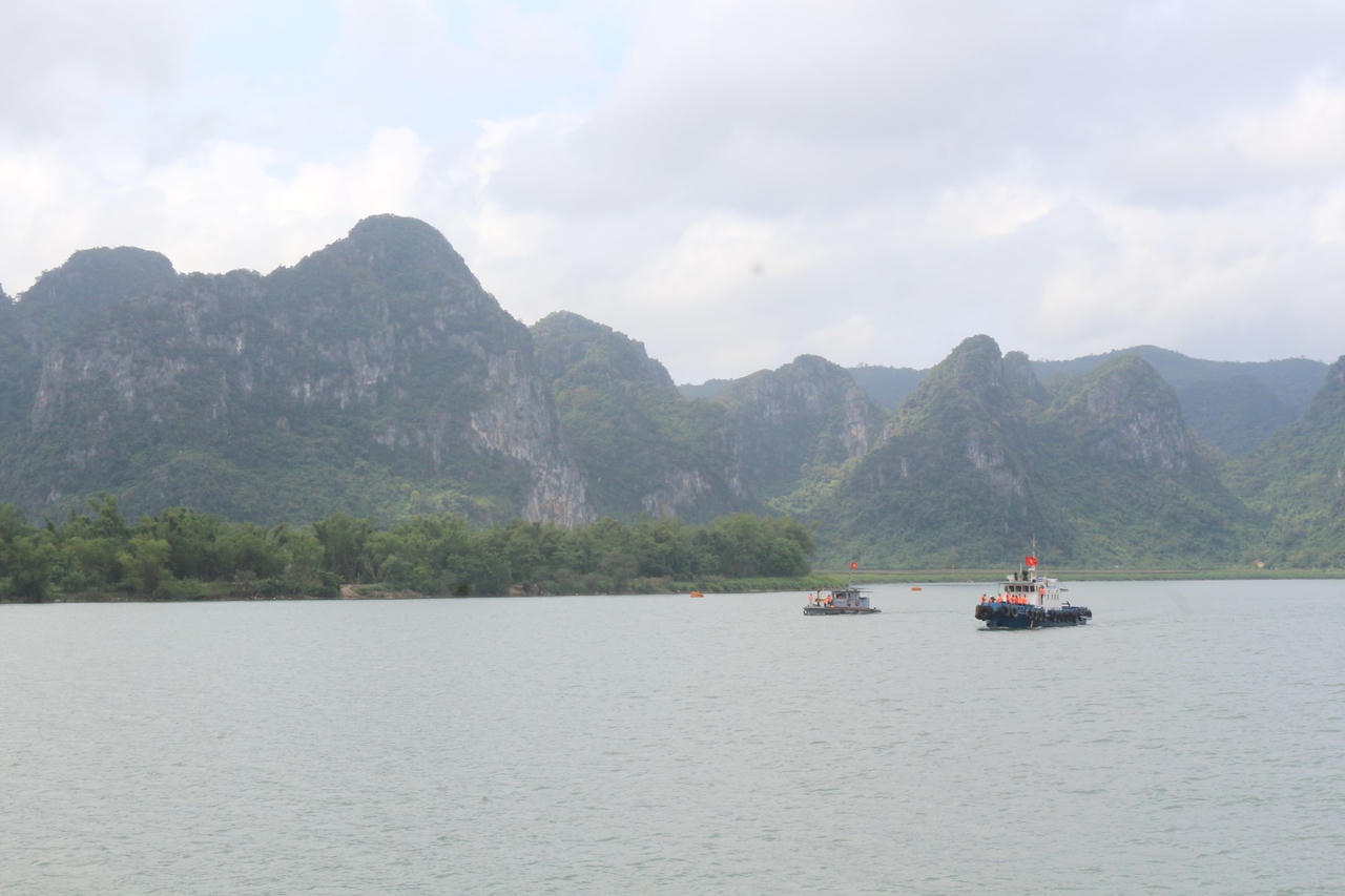 “Mặc áo phao - bảo vệ chính mình”: Thông điệp gửi người dân ven sông Gianh