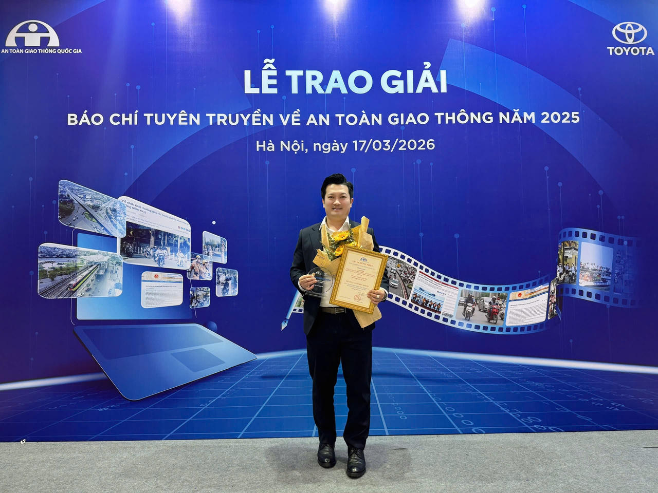 Phóng viên Nguyễn Hải - Báo Pháp luật Việt Nam đoạt giải khuyến khích với tác phẩm&nbsp;“Thiếu tá Nguyễn Hồng Chiến – người thầy đặc biệt thắp lửa an toàn giao thông tại Lào Cai”