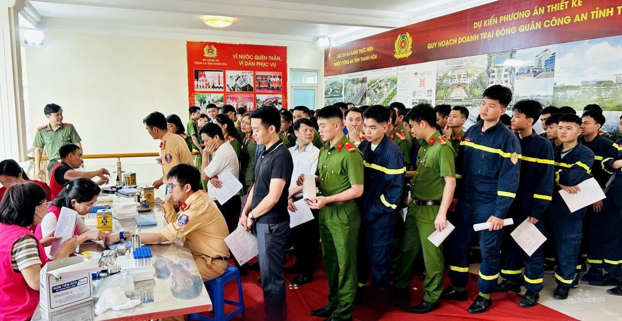 Hơn 450 cán bộ, chiến sĩ Công an Thanh Hóa hiến máu tình nguyện