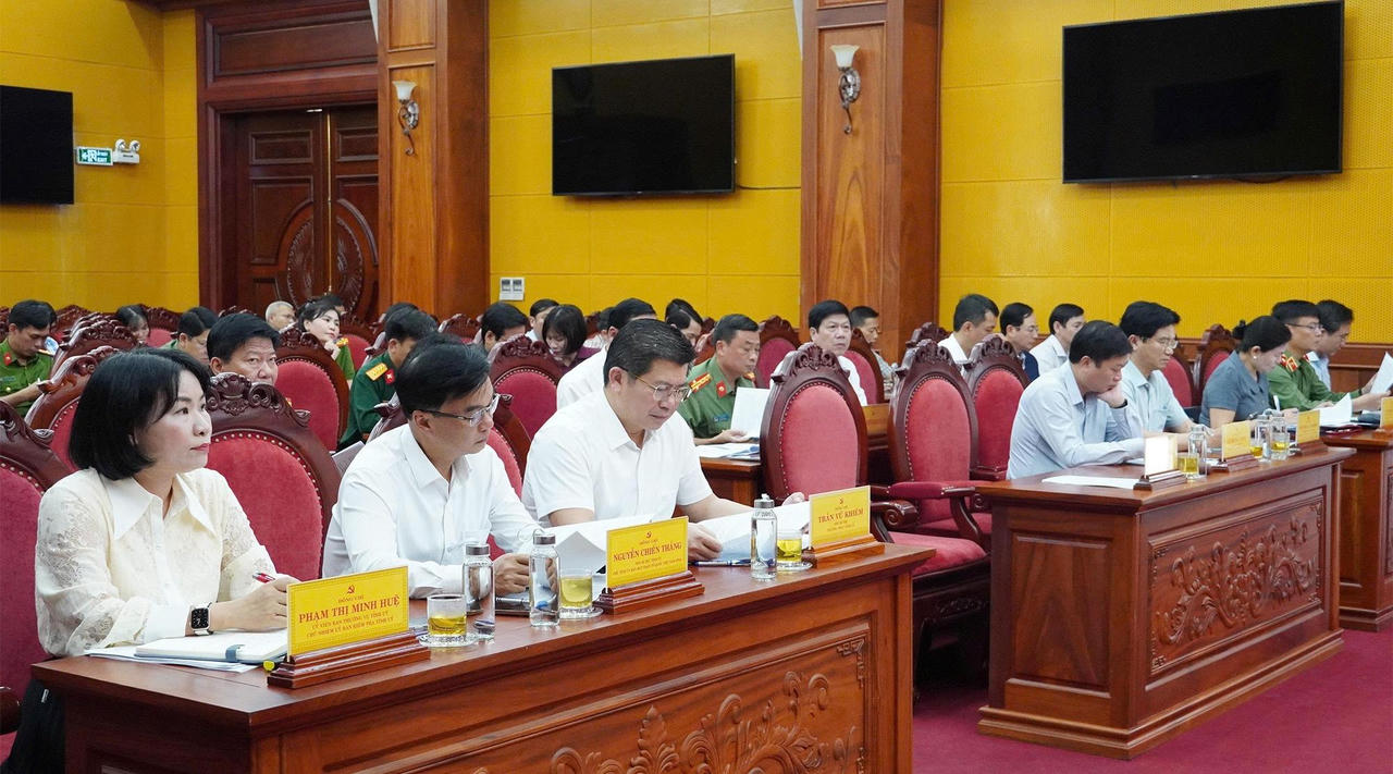 Các đại biểu tham dự phiên họp.