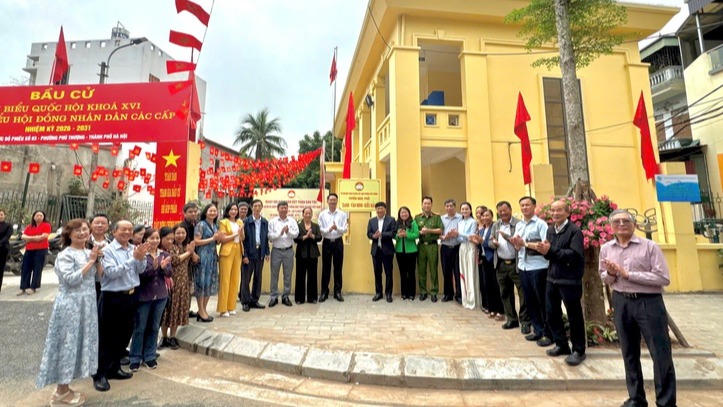 Ngay sau lễ phát động, các đồng chí lãnh đạo cùng đại biểu đã tham gia nghi thức khánh thành công trình “Ngõ/phố xanh - văn minh - kiểu mẫu” tại tuyến ngõ 343 An Dương Vương.