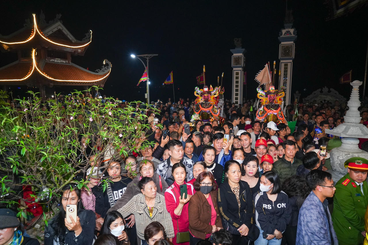 Nhiều nghi lễ truyền thống được tổ chức trang trọng.