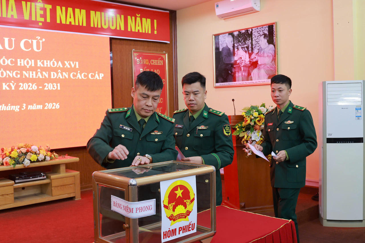 Sự tham gia đông đảo cho thấy người dân ngày càng nhận thức rõ vai trò và trách nhiệm của mình trong việc lựa chọn những đại biểu xứng đáng.