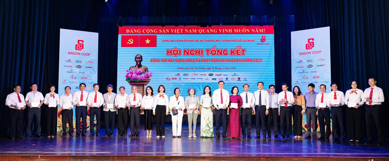 Đội ngũ cán bộ, nhân viên là những thành viên đầu tiên của Hợp tác xã Tiêu dùng, mở rộng mô hình kinh tế hợp tác trong lĩnh vực bán lẻ hiện đại