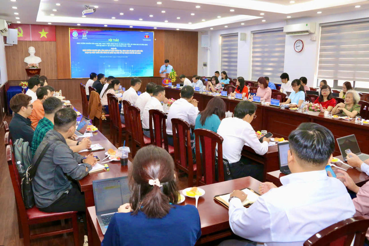 Giải pháp phát huy vai trò khoa học lý luận trong sự phát triển của TP HCM