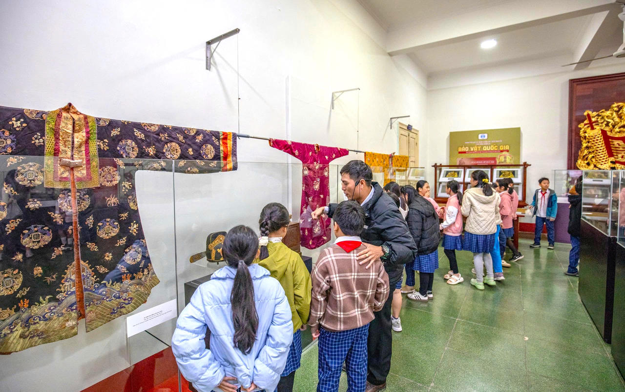 TP Huế: Khơi dậy ý thức gìn giữ và phát huy di sản văn hóa trong trường học