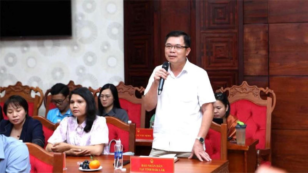 Nhà báo Nguyễn Công Lý phát biểu tại buổi gặp mặt.