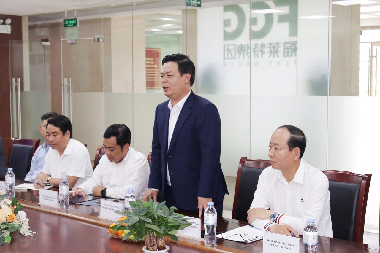 Trưởng Ban Quản lý Khu kinh tế Hải Phòng Phạm Văn Thép ghi nhận những kết quả sản xuất, kinh doanh của các DN thời gian qua.