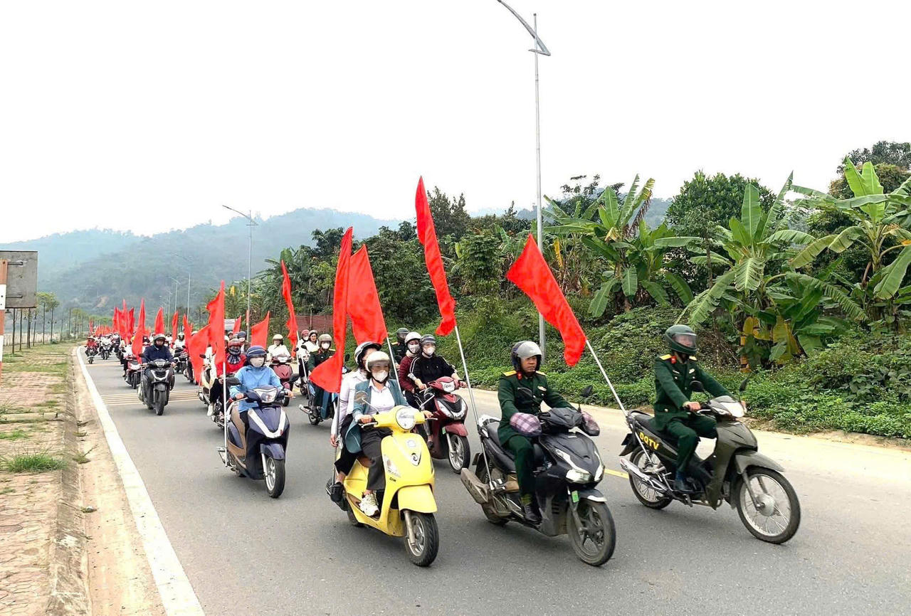 Các hình thức tuyên truyền đa dạng như tổ chức các đội tuyên truyền lưu động, lồng ghép nội dung bầu cử vào sinh hoạt cộng đồng, hoạt động văn hóa - văn nghệ.