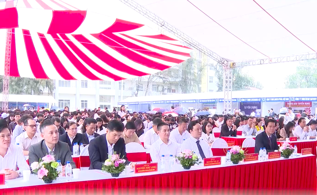 Các đại biểu tham dự Ngày hội việc làm.