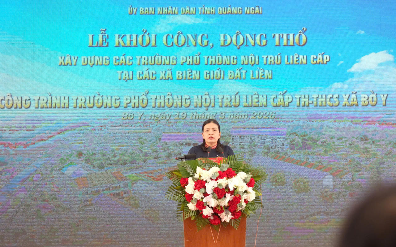 Bà Y Ngọc, Phó Chủ tịch Thường trực UBND tỉnh Quảng Ngãi phát biểu tại lễ khởi công.