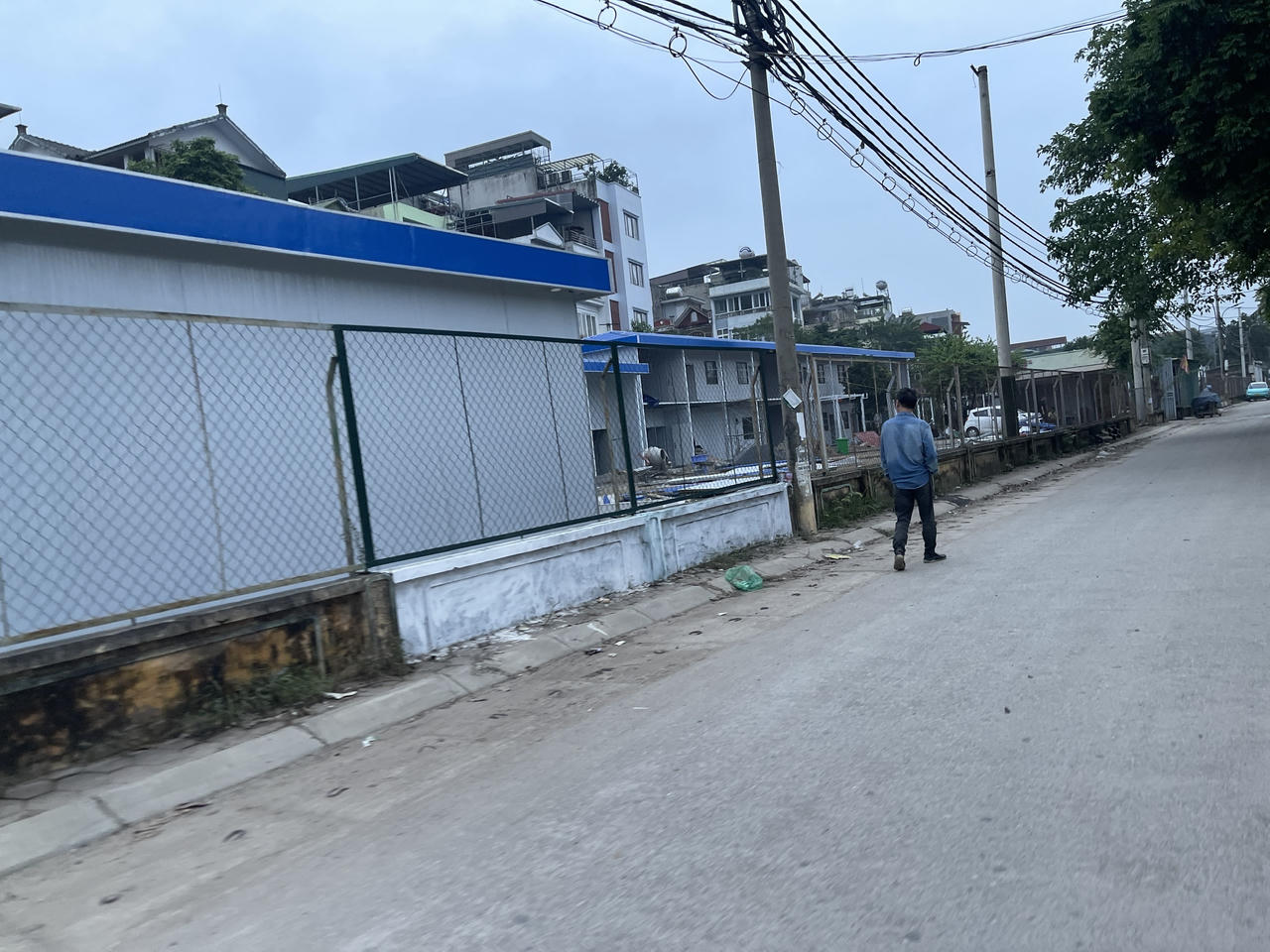 Cần tăng cường tuyên truyền đến người dân trong phạm vi hành lang đê và xử lý dứt điểm vi phạm hiện hữu đi đôi với kiểm soát chặt phát sinh mới.