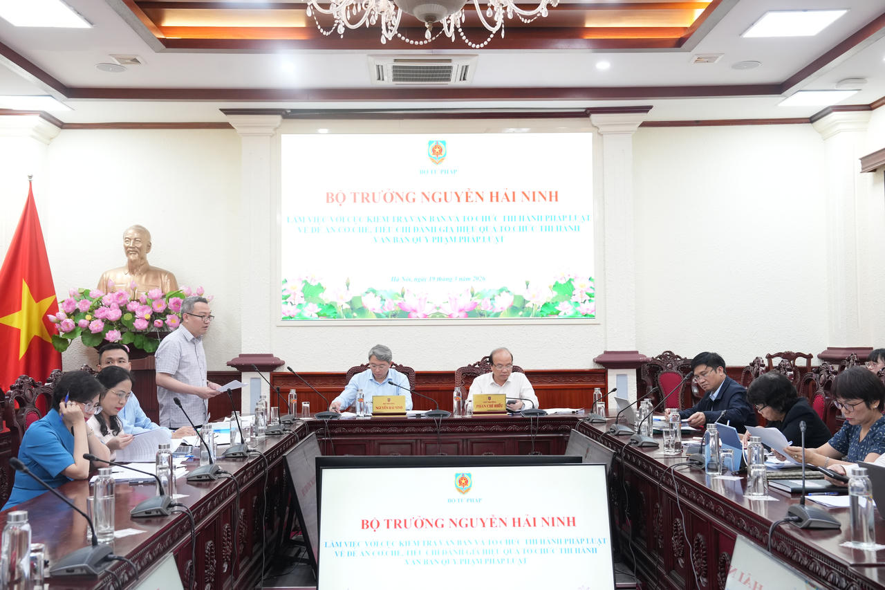 Quang cảnh cuộc làm việc.