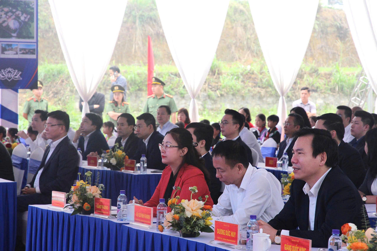 Các đại biểu tham dự.