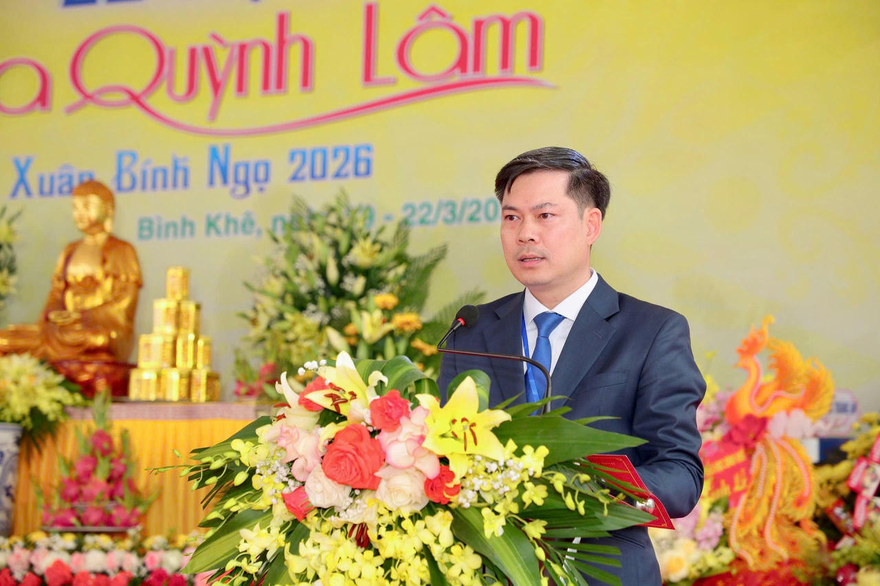 Ông Nguyễn Đình Thắng - Phó Chủ tịch UBND phường Bình Khê, Trưởng Ban Tổ chức Lễ hội Chùa Quỳnh Lâm Xuân Bính Ngọ 2026 phát biểu khai mạc.