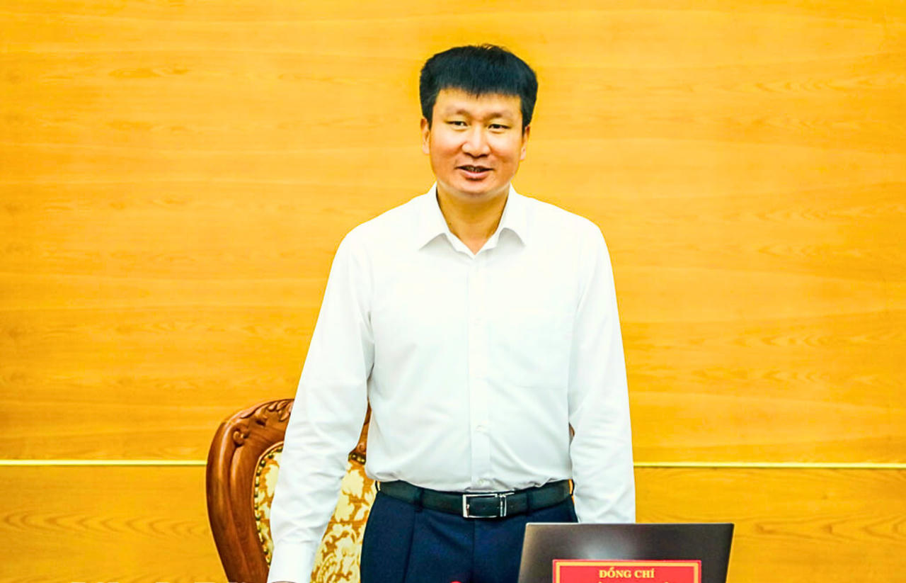 Bí thư Tỉnh ủy Ninh Bình Trần Huy Tuấn phát biểu tại hội nghị. (Ảnh: Hồng Giang)